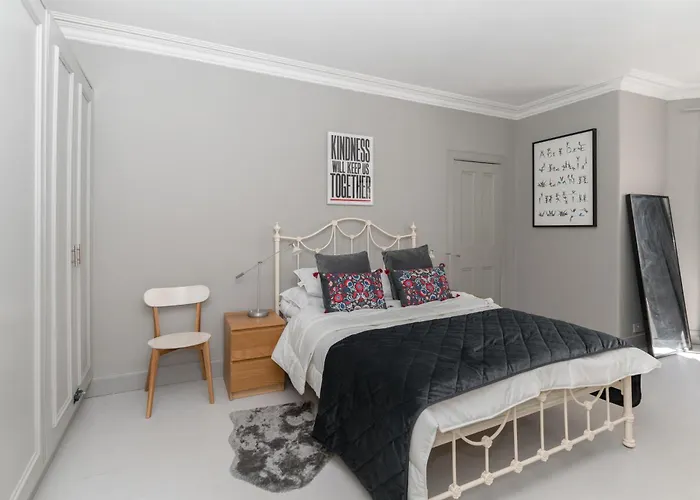 Beautiful & Bright 2Bd Flat - Haymarket